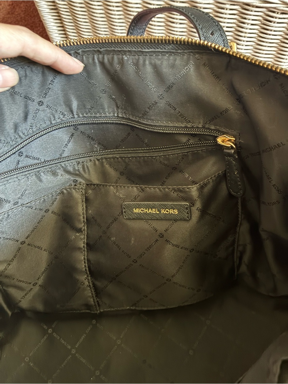 Michael Kors Black Voyager Tote Bag with Gold Logo Charm, excellent condition - Picture 9 of 11